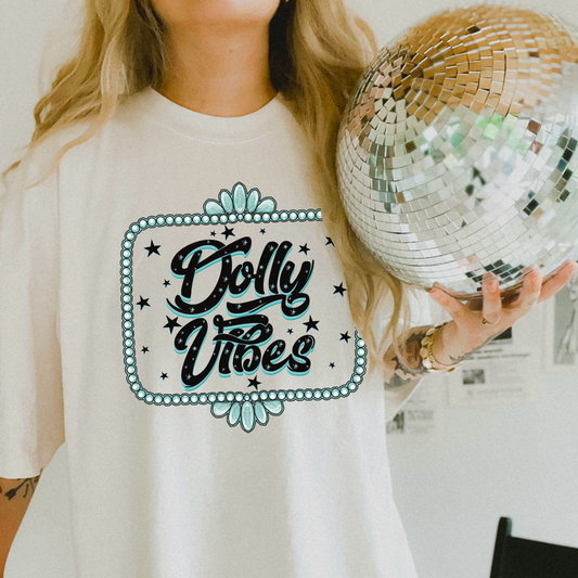 Dolly Vibes Comfort Color Graphic Tee
